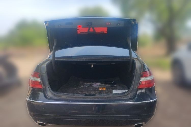 Used Mercedes-Benz E-Class 2010 E 300 L Fashion Model Trunk