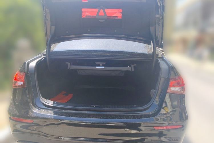 Used Mercedes-Benz E-Class 2010 E 300 L Fashion Model Trunk