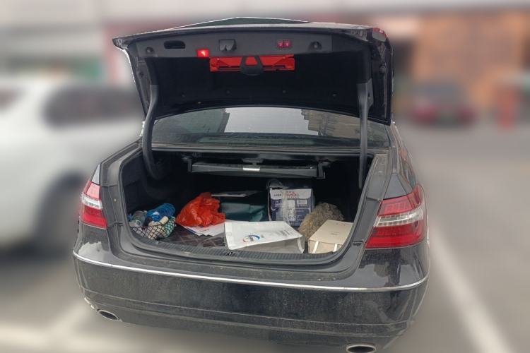 Used Mercedes-Benz E-Class 2010 E 300 L Fashion Model Trunk