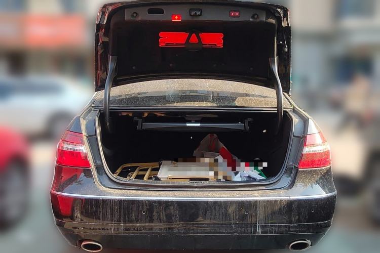 Used Mercedes-Benz E-Class 2010 E 300 L Fashion Model Trunk