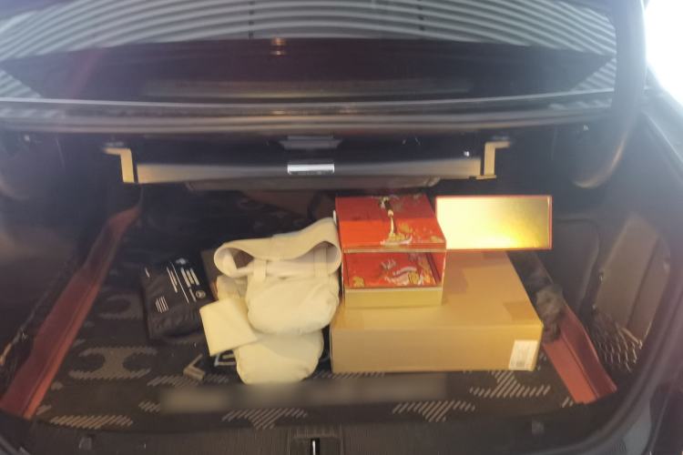 Used Mercedes-Benz E-Class 2010 E 300 L Fashion Model Trunk