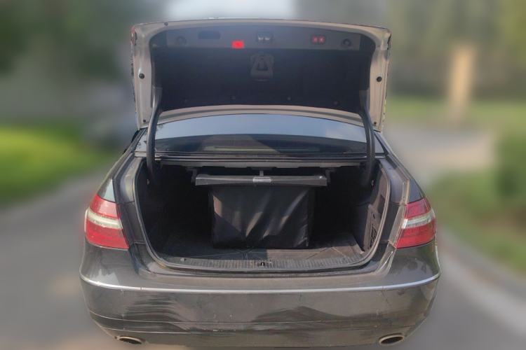 Used Mercedes-Benz E-Class 2010 E 300 L Fashion Model Trunk