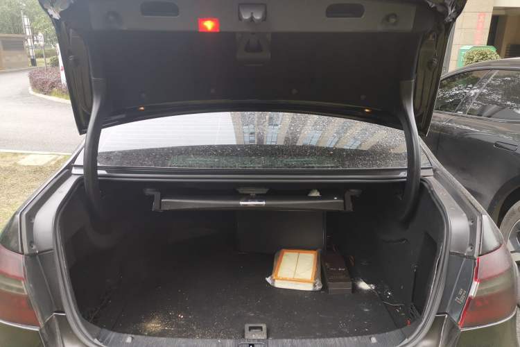 Used Mercedes-Benz E-Class 2010 E 260 CGI Fashion Model Trunk