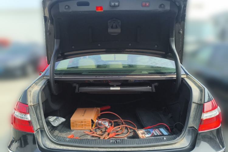 Used Mercedes-Benz E-Class 2010 E 300 L Fashion Model Trunk