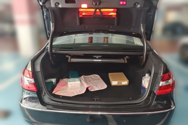 Used Mercedes-Benz E-Class 2010 E 300 Fashion Luxury Edition Trunk