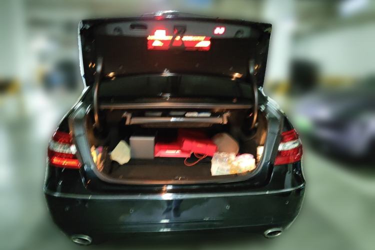 Used Mercedes-Benz E-Class 2010 E 300 L Fashion Model Trunk
