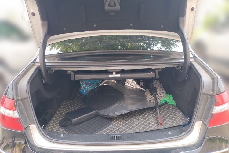 Used Mercedes-Benz E-Class 2010 E 300 L Fashion Model Trunk