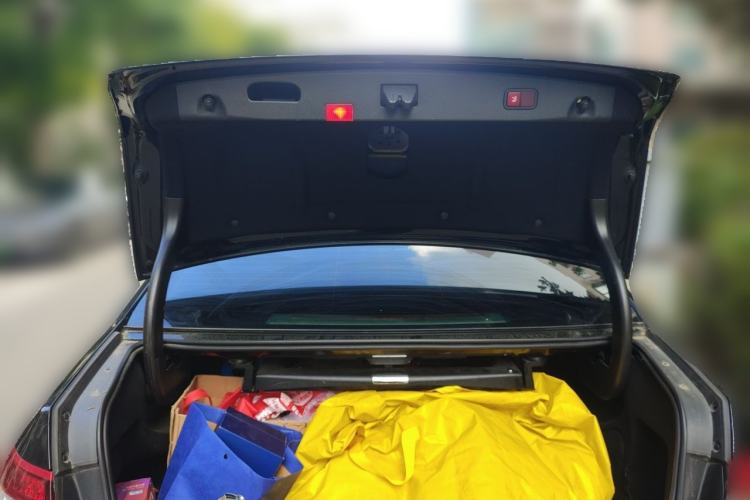 Used Mercedes-Benz E-Class 2010 E 300 L Fashion Model Trunk
