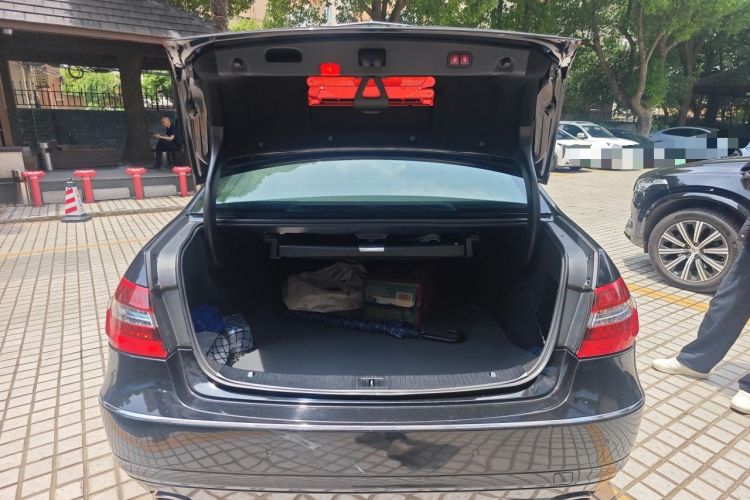 Used Mercedes-Benz E-Class 2010 E 300 L Fashion Model Trunk