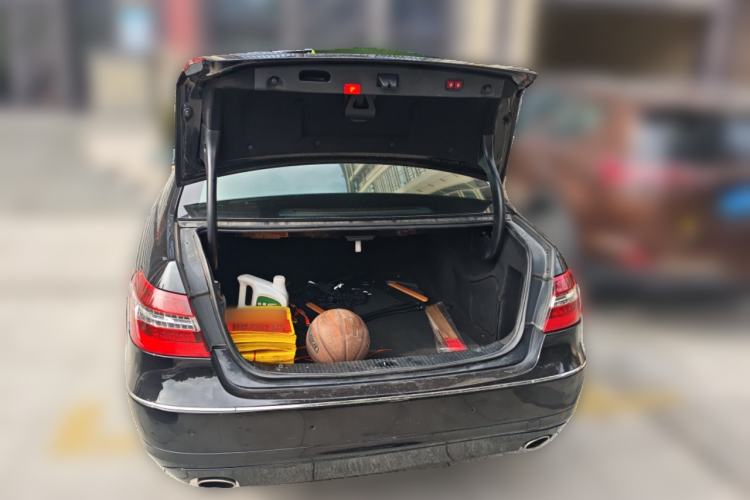 Used Mercedes-Benz E-Class 2010 E 300 L Fashion Model Trunk