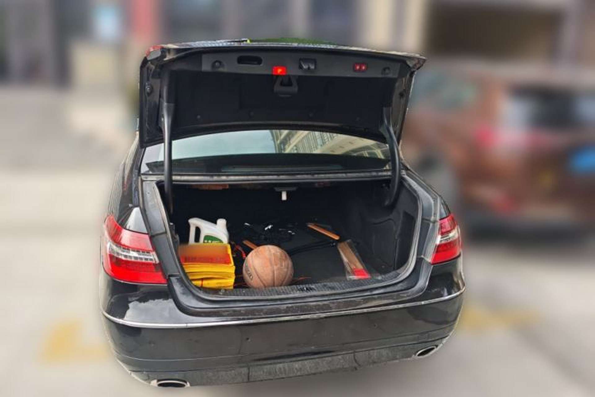 Used Mercedes-Benz E-Class 2010 E 300 L Fashion Model Trunk
