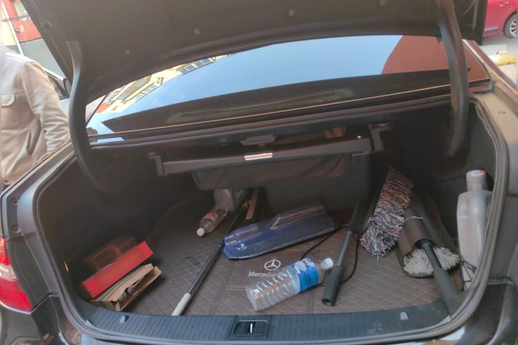 Used Mercedes-Benz E-Class 2010 E 300 L Fashion Model Trunk