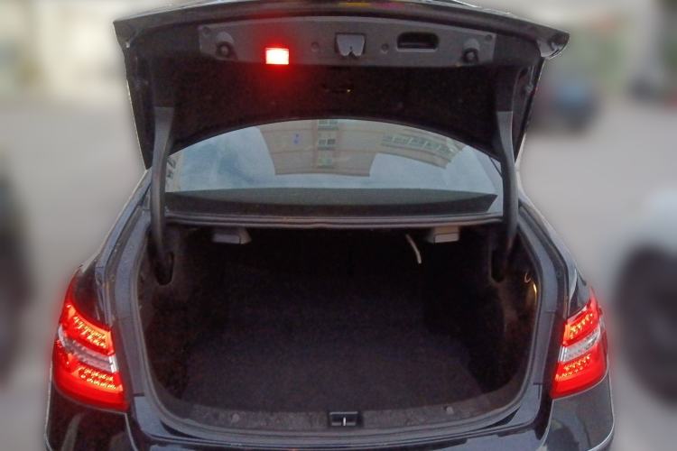 Used Mercedes-Benz E-Class 2010 E 260 CGI Coupe Trunk
