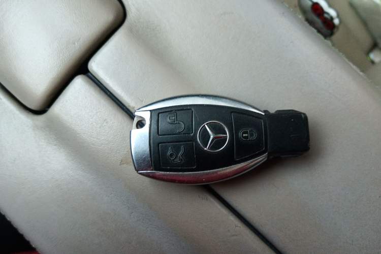 Used Mercedes-Benz E-Class 2010 E 300 Fashion Luxury Edition Vehicle Key