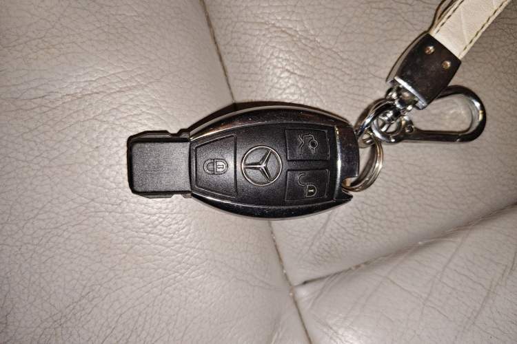 Used Mercedes-Benz E-Class 2010 E 300 L Fashion Model Vehicle Key