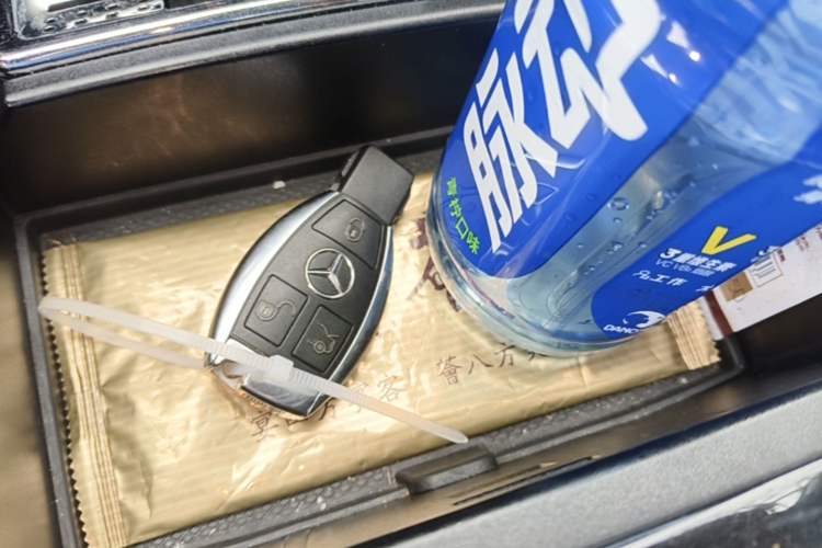 Used Mercedes-Benz E-Class 2010 E 300 L Fashion Model Vehicle Key