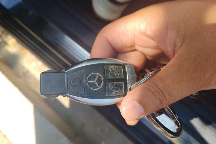Used Mercedes-Benz E-Class 2010 E 300 L Fashion Model Vehicle Key