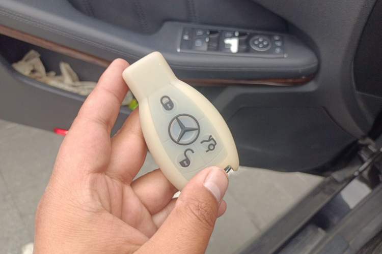 Used Mercedes-Benz E-Class 2010 E 300 L Fashion Model Vehicle Key