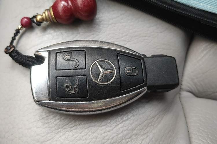 Used Mercedes-Benz E-Class 2010 E 300 L Fashion Model Vehicle Key