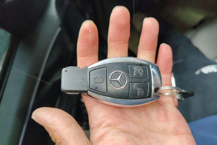 Used Mercedes-Benz E-Class 2010 E 300 Fashion Luxury Edition Vehicle Key