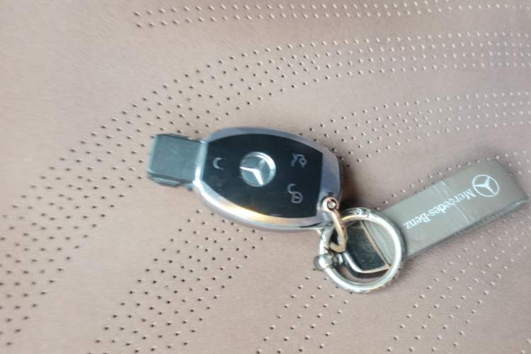 Used Mercedes-Benz E-Class 2010 E 300 L Fashion Model Vehicle Key