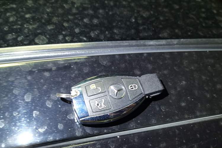 Used Mercedes-Benz E-Class 2010 E 300 L Fashion Model Vehicle Key