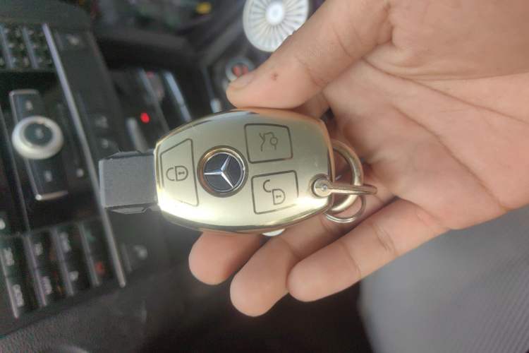 Used Mercedes-Benz E-Class 2010 E 300 L Fashion Model Vehicle Key