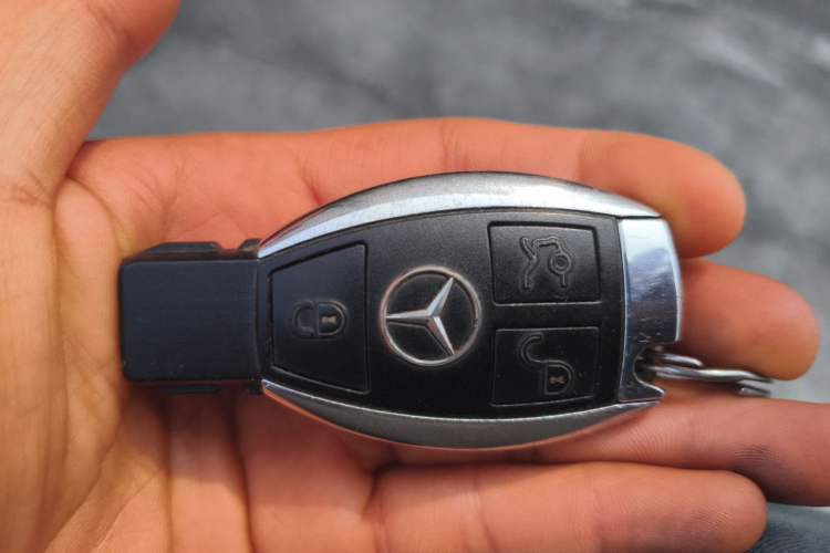 Used Mercedes-Benz E-Class 2010 E 300 L Fashion Model Vehicle Key