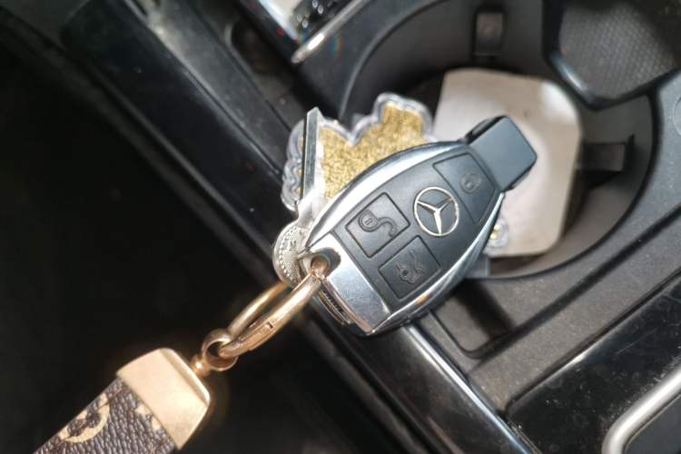 Used Mercedes-Benz E-Class 2010 E 300 L Fashion Model Vehicle Key