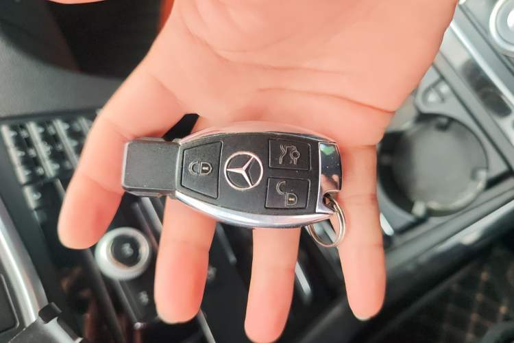 Used Mercedes-Benz E-Class 2010 E 300 L Fashion Model Vehicle Key