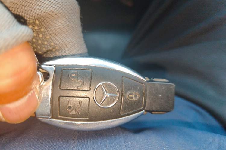 Used Mercedes-Benz E-Class 2010 E 300 L Fashion Model Vehicle Key