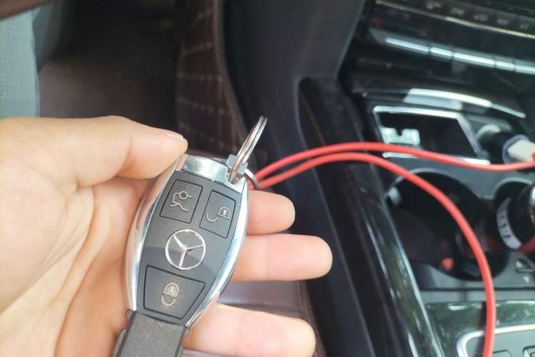 Used Mercedes-Benz E-Class 2010 E 300 L Fashion Model Vehicle Key