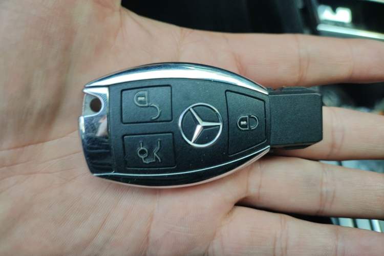 Used Mercedes-Benz E-Class 2010 E 300 L Fashion Model Vehicle Key