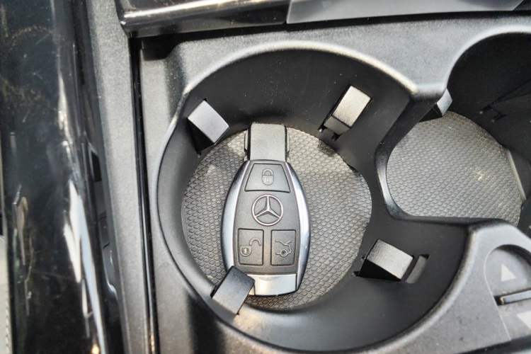 Used Mercedes-Benz E-Class 2010 E 300 L Fashion Model Vehicle Key