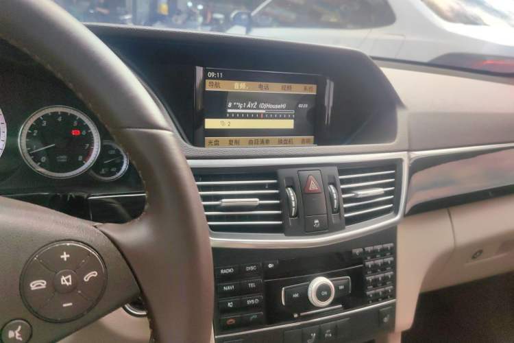 Used Mercedes-Benz E-Class 2010 E 200 CGI Elegant Model Audio And AC Panel