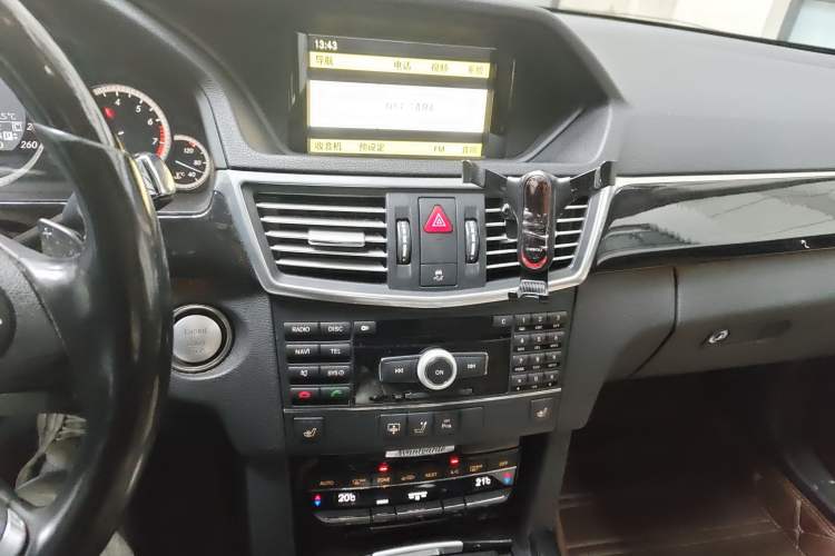 Used Mercedes-Benz E-Class 2010 E 300 Fashion Luxury Edition Audio And AC Panel