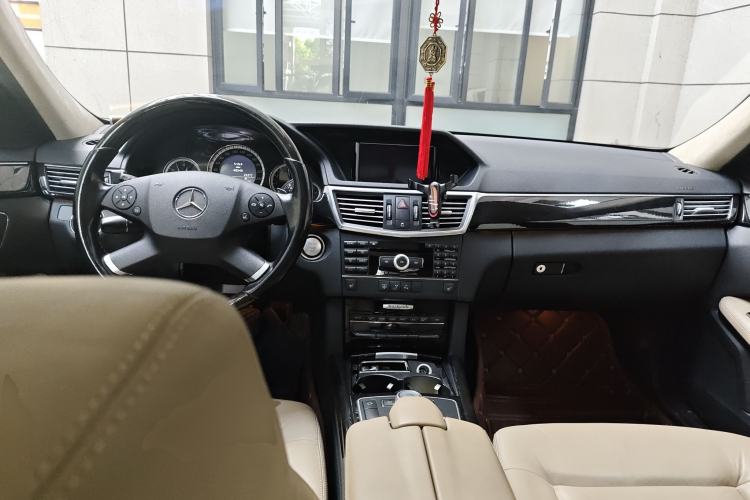 Used Mercedes-Benz E-Class 2010 E 300 Fashion Luxury Edition Center Console