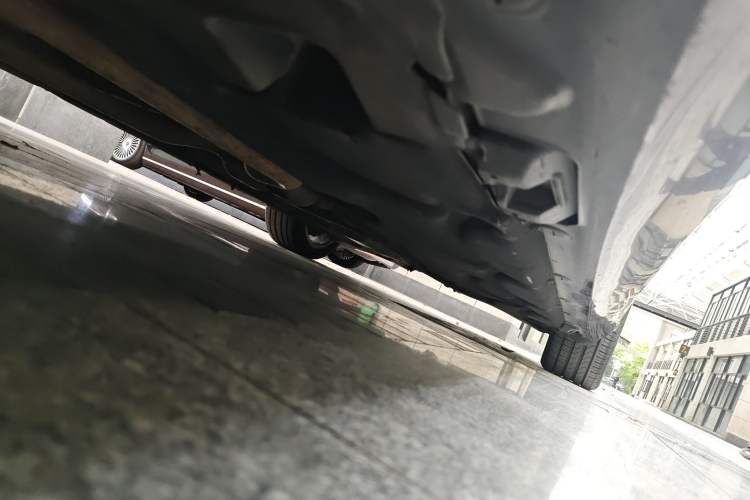 Used Mercedes-Benz E-Class 2010 E 300 Fashion Luxury Edition Chassis Front Left