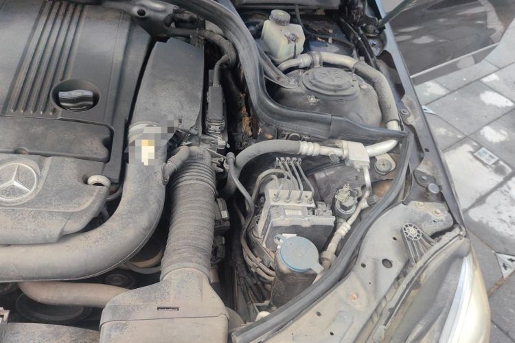 Used Mercedes-Benz E-Class 2010 E 200 CGI Elegant Model Engine Bay Left