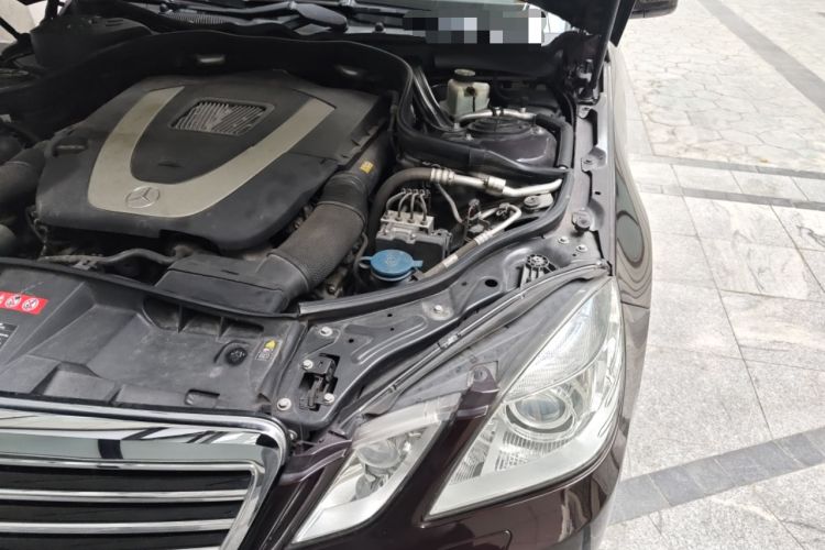Used Mercedes-Benz E-Class 2010 E 300 Fashion Luxury Edition Engine Bay Left