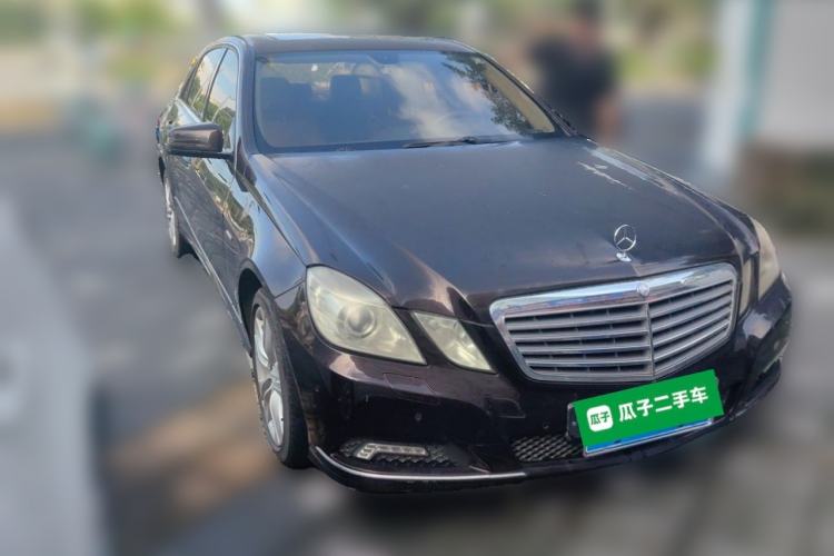 Used Mercedes-Benz E-Class 2010 E 200 CGI Elegant Model Front Right 45 Deg