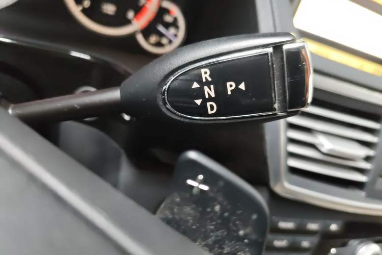 Used Mercedes-Benz E-Class 2010 E 300 Fashion Luxury Edition Gear Lever