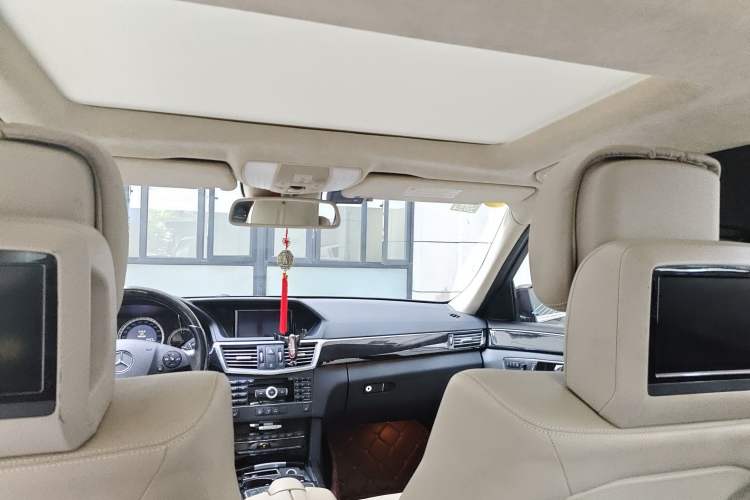 Used Mercedes-Benz E-Class 2010 E 300 Fashion Luxury Edition Headliner