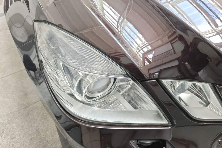 Used Mercedes-Benz E-Class 2010 E 300 Fashion Luxury Edition Right Front Headlight