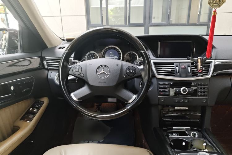 Used Mercedes-Benz E-Class 2010 E 300 Fashion Luxury Edition Steering Wheel