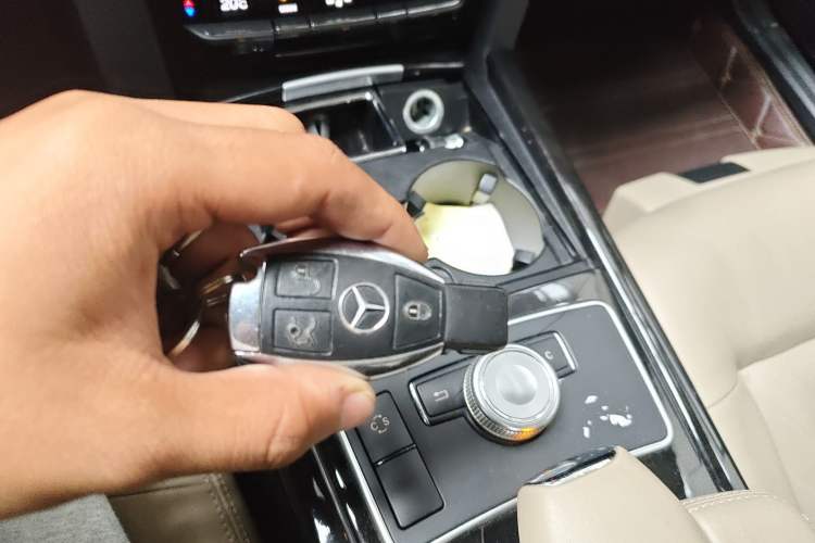 Used Mercedes-Benz E-Class 2010 E 300 Fashion Luxury Edition Vehicle Key