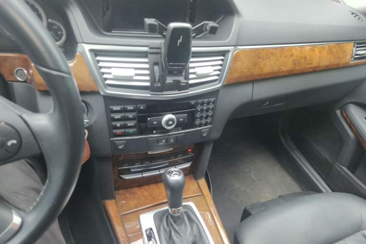 Used Mercedes-Benz E-Class 2010 E 200 CGI Elegant Model Audio And AC Panel