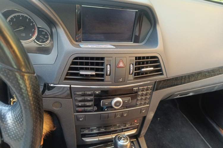 Used Mercedes-Benz E-Class 2010 E 260 CGI Coupe Audio And AC Panel