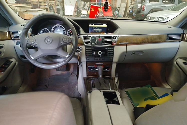 Used Mercedes-Benz E-Class 2010 E 200 CGI Elegant Model Center Console