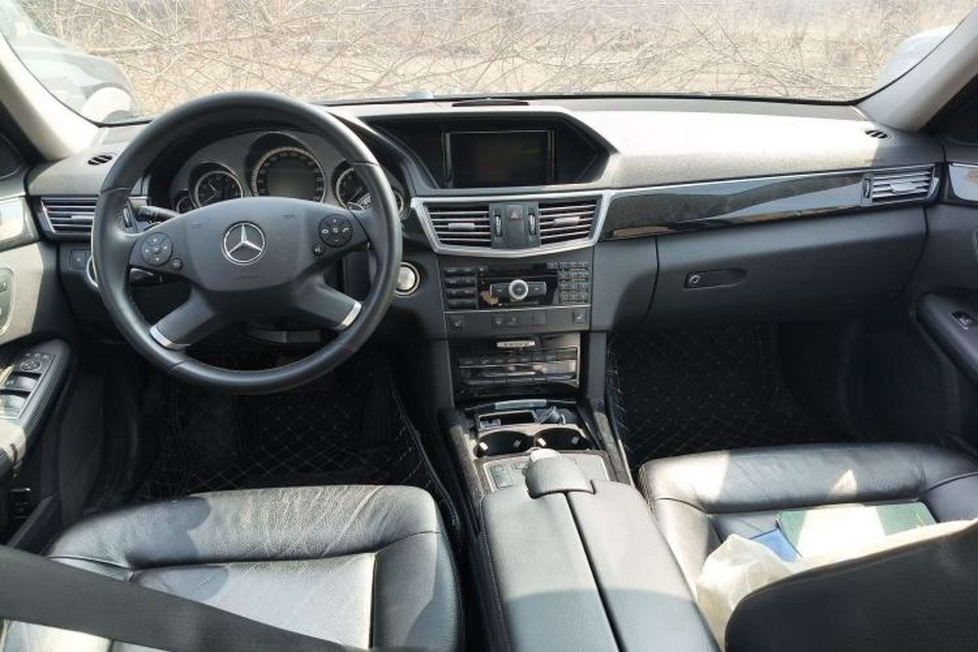 Used Mercedes-Benz E-Class 2010 E 300 L Fashion Model Center Console